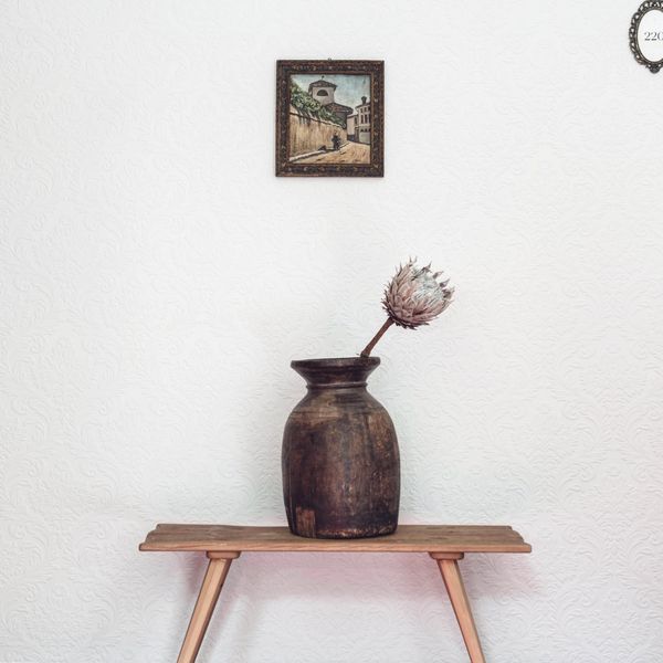It is the details that remain. Old walls, quiet moments and the beauty of things made to last✨