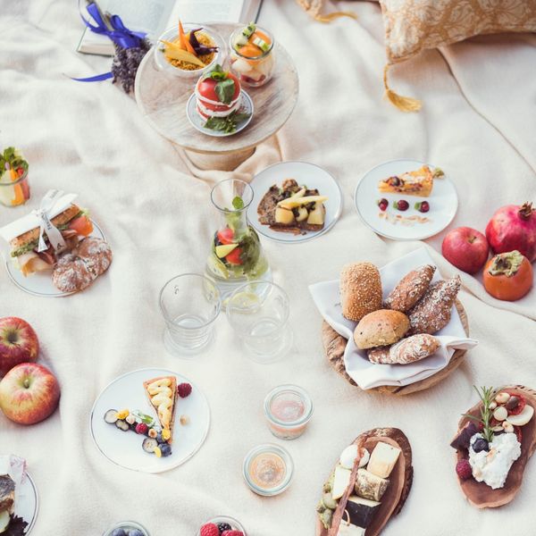 Some moments feel a little like a fairy tale. ✨ At the Picnic Royale, a lovingly set table...
