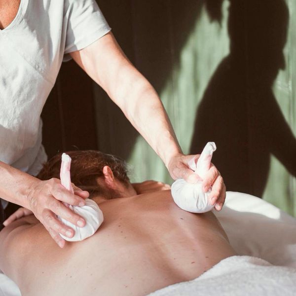 Enjoy a relaxing herbal compress massage in our 1st Alchemistic Healing Spa Castellum Natura. 🌿🌹...