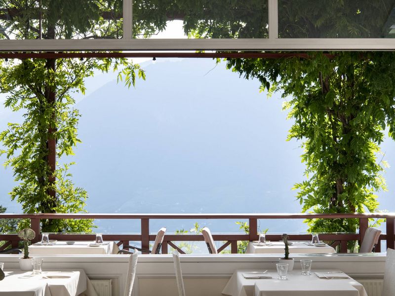 Die Orangerie - im Restaurant mit Bergblick in Südtirol