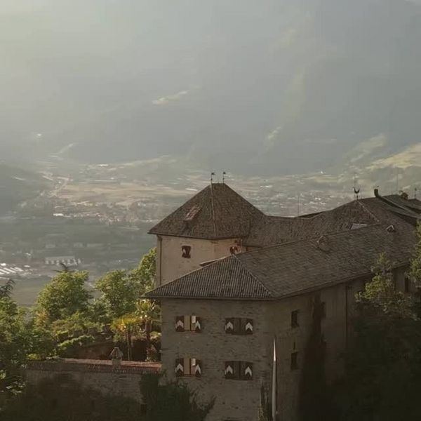Step into a real fairytale: Enjoy our exclusive Picnic Royale 🧁in the magical courtyard of our...